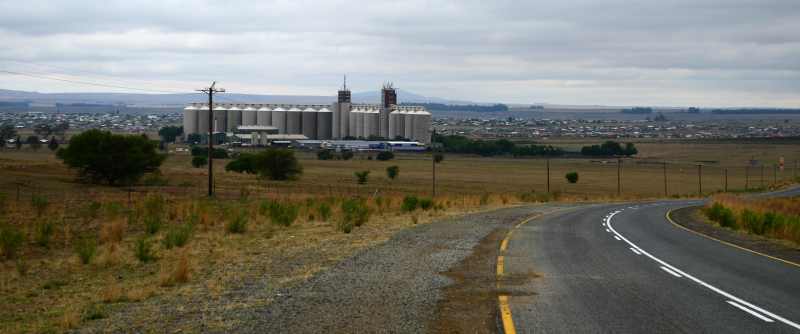 The skyline of Villiers is dominated by a large grain silo